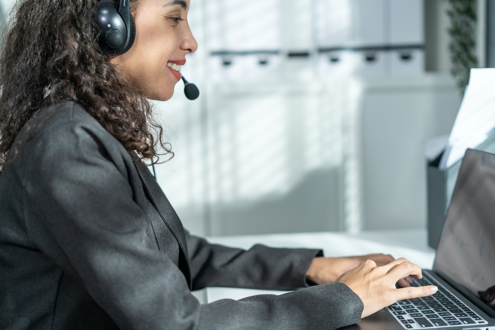 Décryptage des Logiciels de SVI (Serveur Vocal Interactif) : Un pas vers l'avenir de la communication automatisée