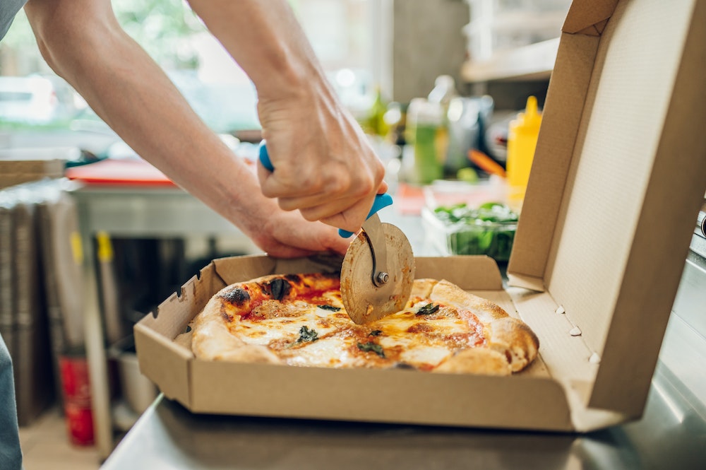La montée fulgurante des franchises de pizza : une conquête mondiale en marche