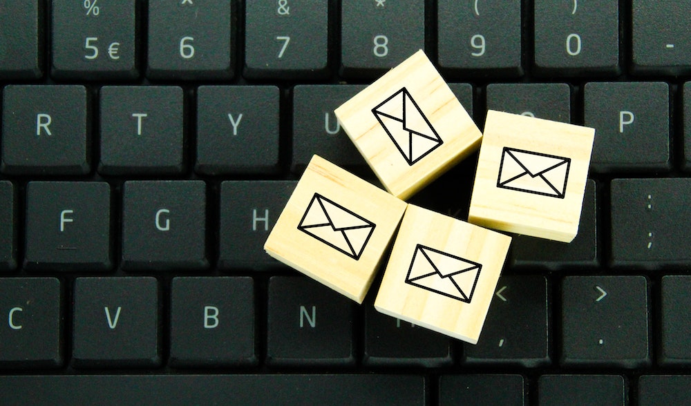 Messages d'absence originaux pour vos congés : comment sortir du lot tout en restant professionnel