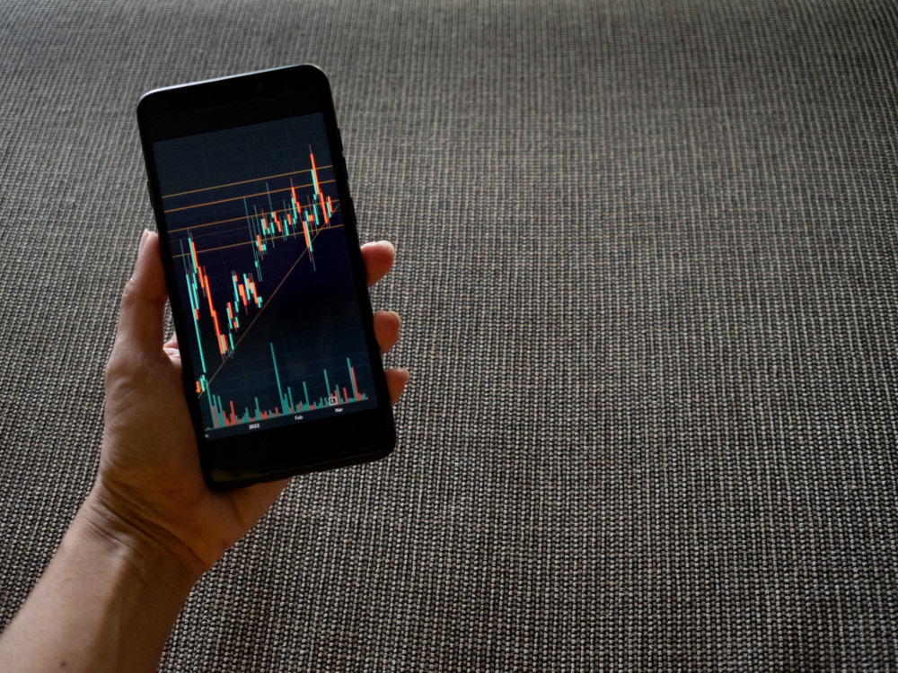 Broker en ligne : avantages et inconvénients pour les traders professionnels